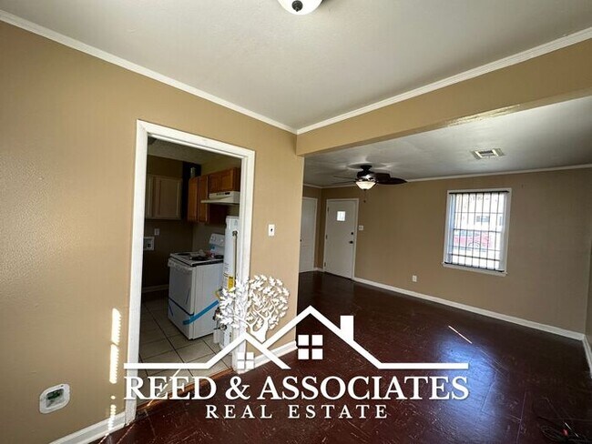 Building Photo - 2 Bedroom in White Haven - Coro Lake