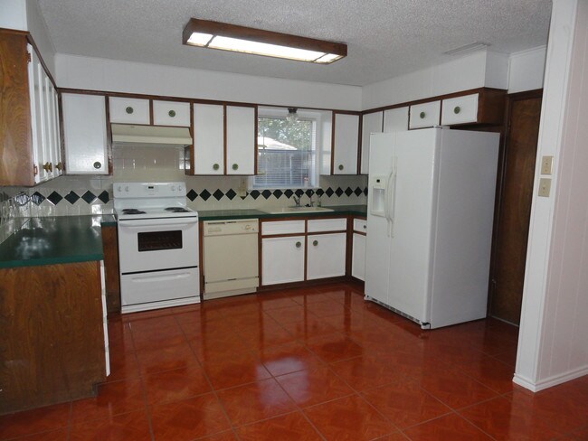 Building Photo - 3011 Cypress Dr