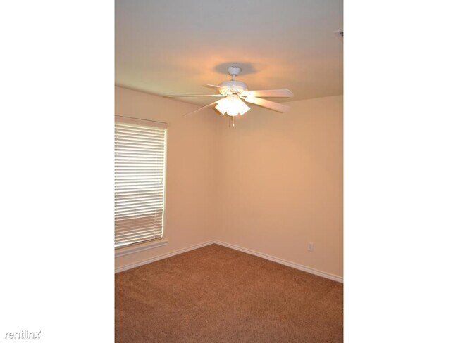 Foto del edificio - 3 br, 3 bath Duplex - 3828 Oldenburg Ln 3828