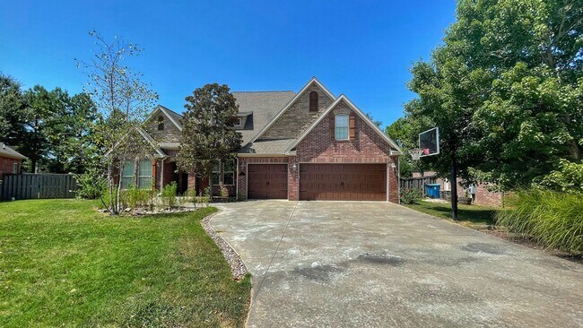 Foto del edificio - 1501 NE Greenbrier Ct