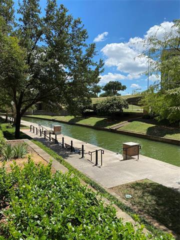 Foto del edificio - 330 Las Colinas Blvd E