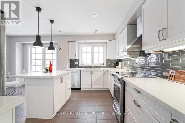 Building Photo - 15 Vanhorne Cl