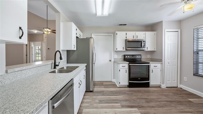 Building Photo - 2127 Donegan Pl