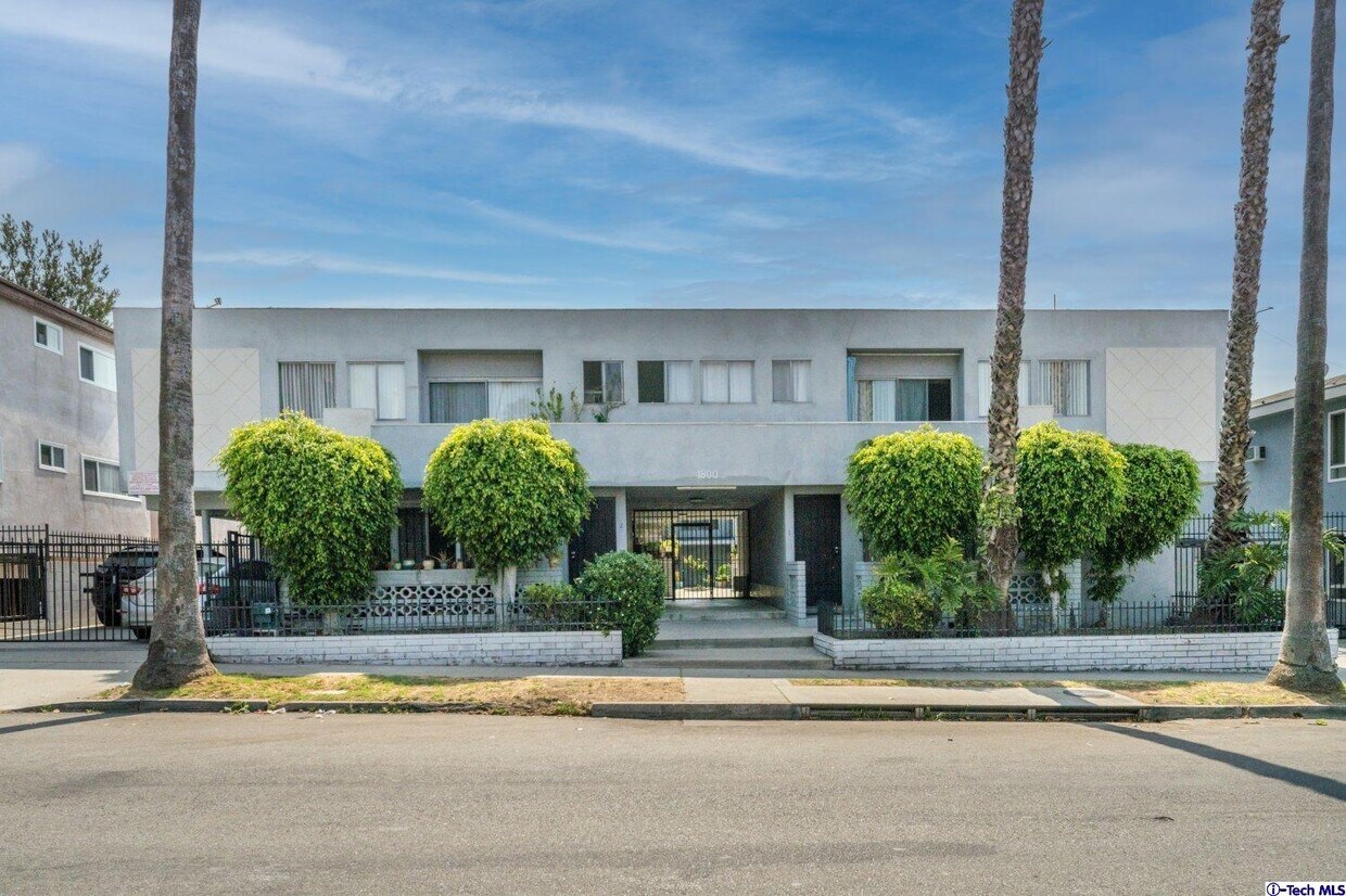 Foto principal - 1800 N Harvard Blvd