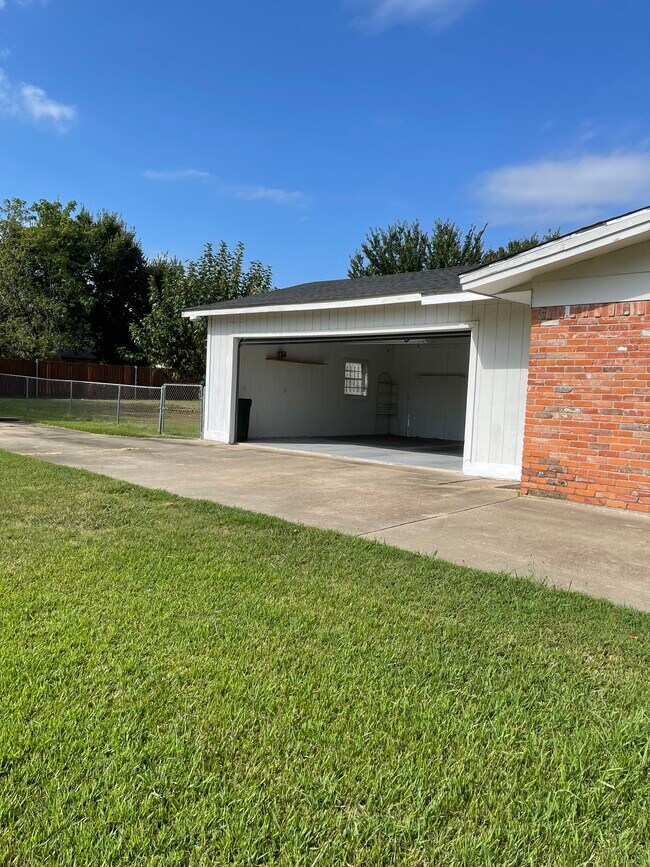 Building Photo - 2055 Campbell St