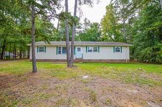 Building Photo - 331 Friendship Dr