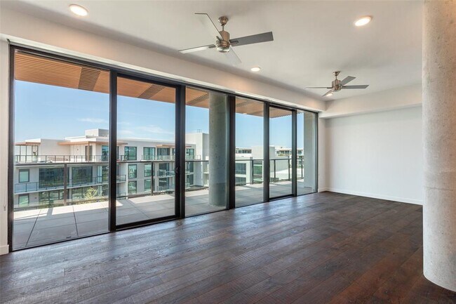 Foto del edificio - 8207 Southwestern Blvd