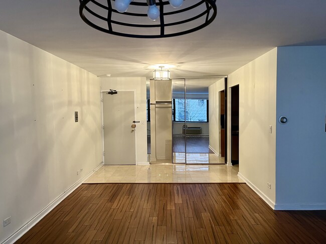 Foto del edificio - 850 N Dewitt Pl
