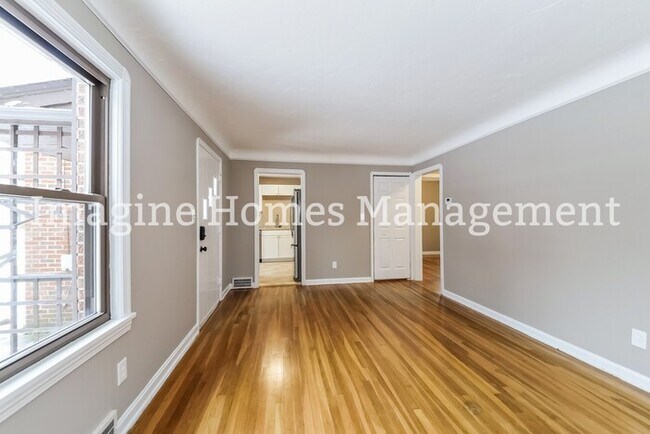 Foto del edificio - 4338 West 229th Street
