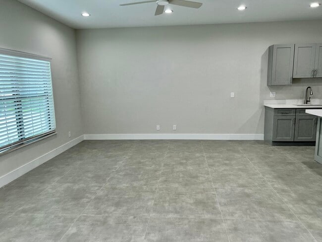 Building Photo - 2573 Gulfstream Rd