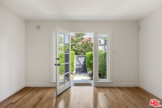 Foto del edificio - 809 N Stanley Ave