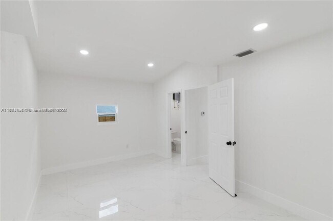 Building Photo - 6800 NW 5th Pl