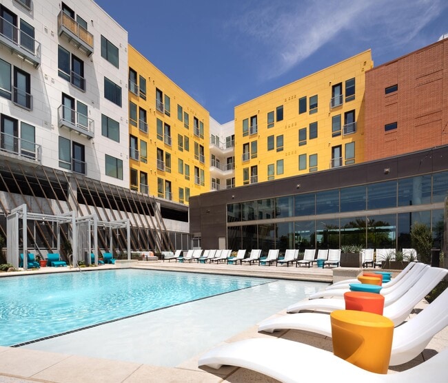 Building Photo - Residences at Saltillo