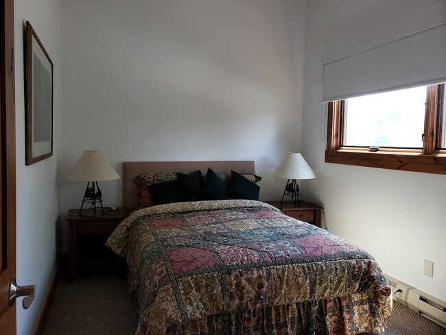 Building Photo - 3855 S Lake Creek Dr