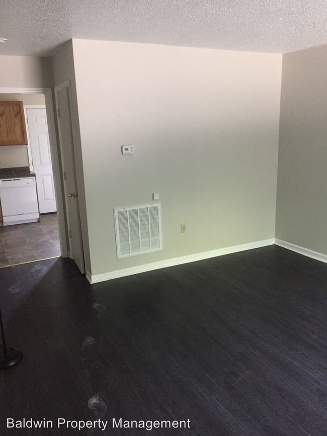 Building Photo - 2 br, 1.5 bath House - 107 Royal Forest Ct.