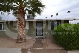 Building Photo - 2202 W Devonshire Ave