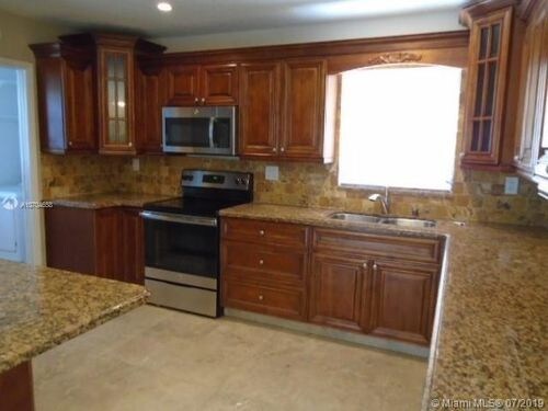 Foto del edificio - 881 NW 132nd Pl