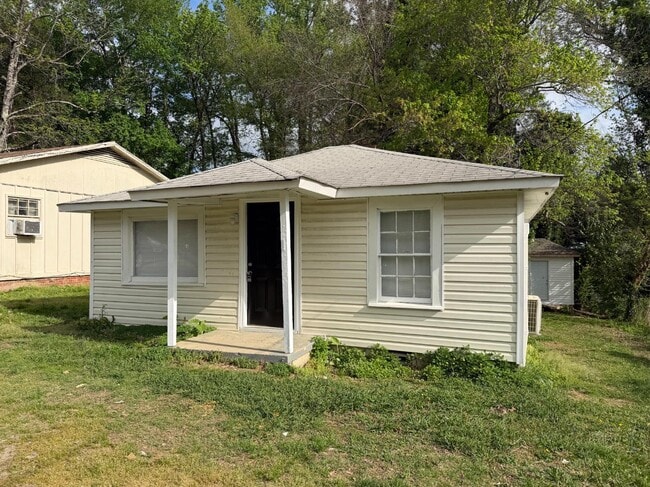 Building Photo - 206 Hedgecock Rd
