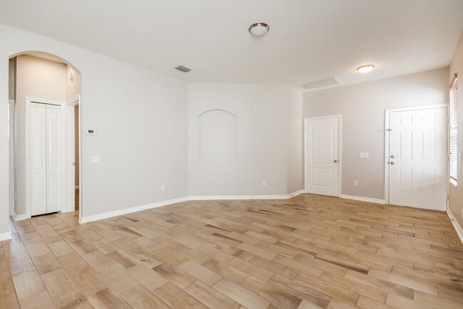 Building Photo - 910 Larwood Pine Dr