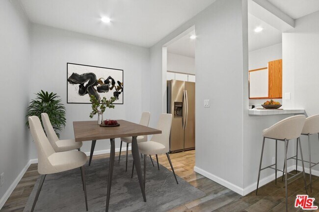 Foto del edificio - 417 E Tamarack Ave