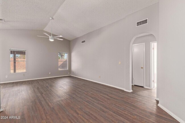 Foto del edificio - 8651 N 107th Dr