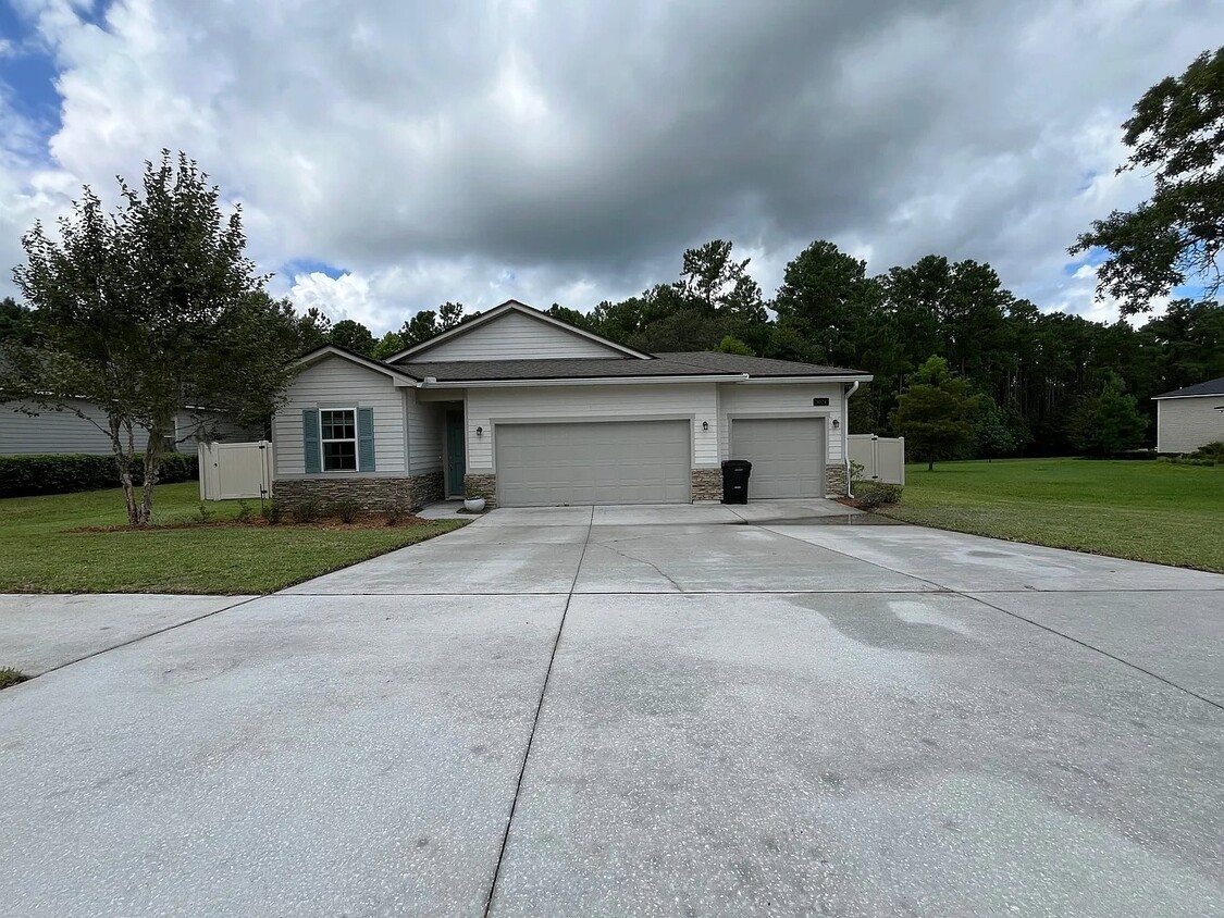 Primary Photo - 3074 Paddle Creek Dr
