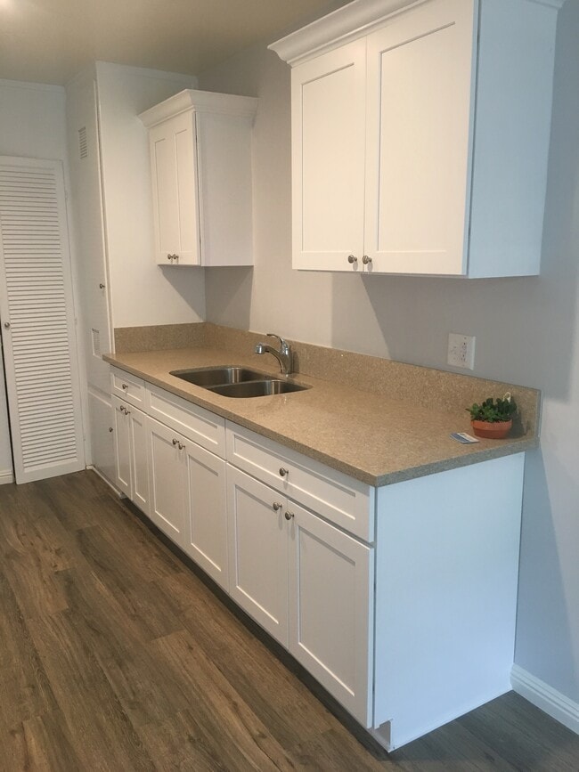 Kitchen - 33 Granada Ave
