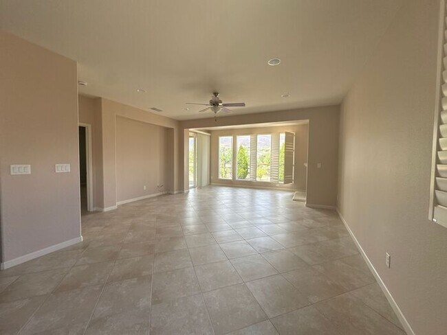 Building Photo - 55 + Community - 2 Bedroom Somersett Home - AVAILABLE 7/6!