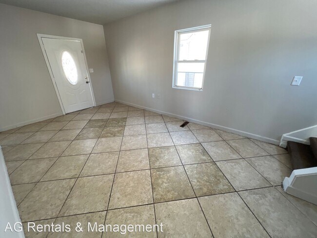 Foto del edificio - 3 br, 1 bath House - 3232 Barr St