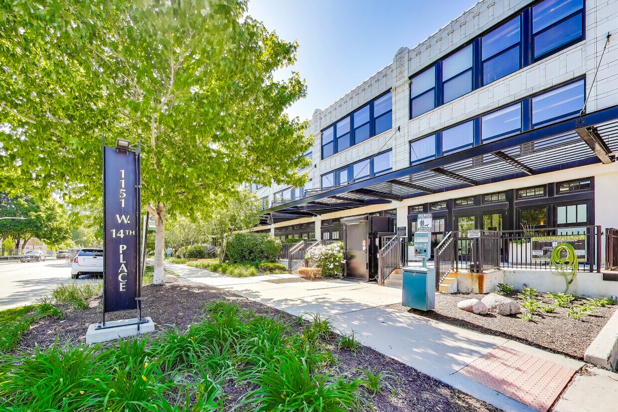 Foto principal - 1151 W 14th Pl