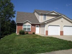 Building Photo - 5001-5003-5003 Betty Jean Way