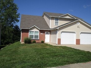 Building Photo - 5001-5003-5003 Betty Jean Way