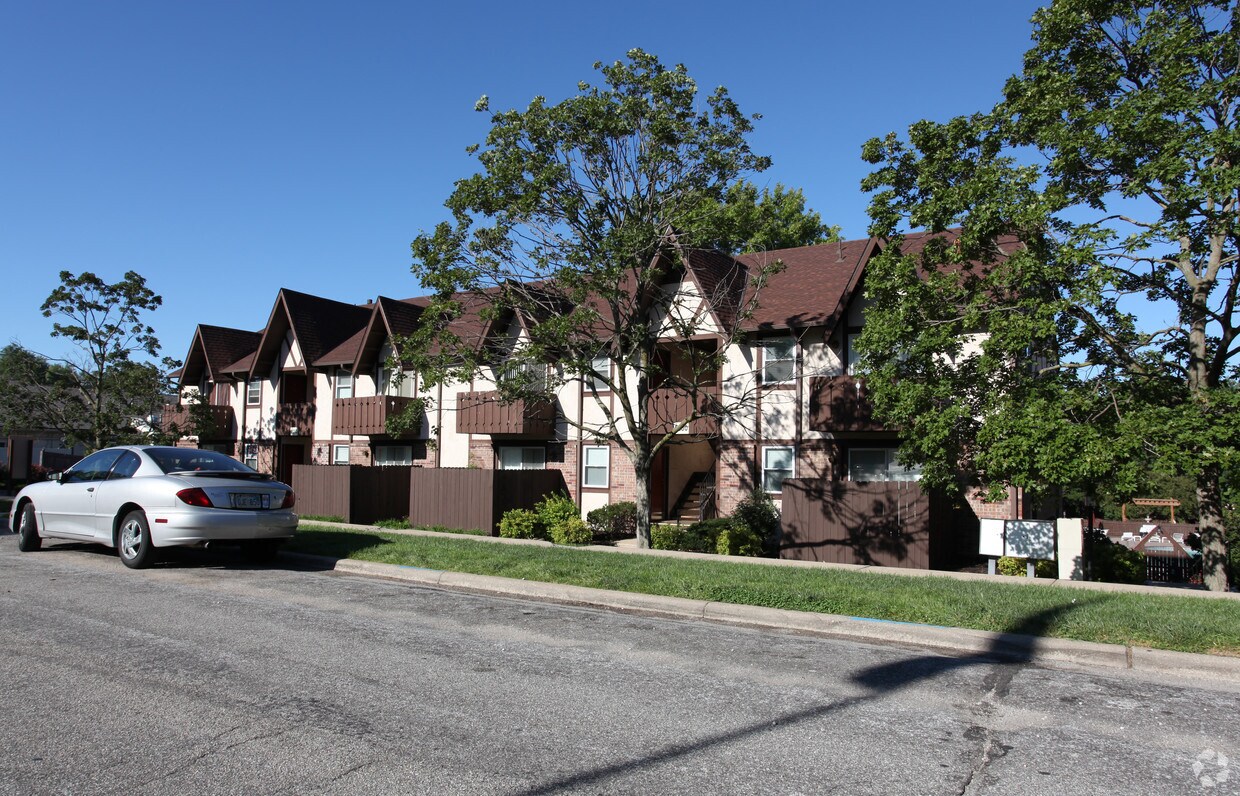 London Square Apartments Apartments in Overland Park, KS