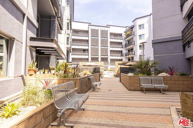 Foto del edificio - 629 Traction Ave