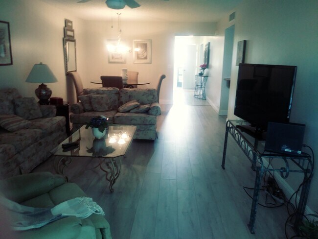 Building Photo - 13775 Flora Pl