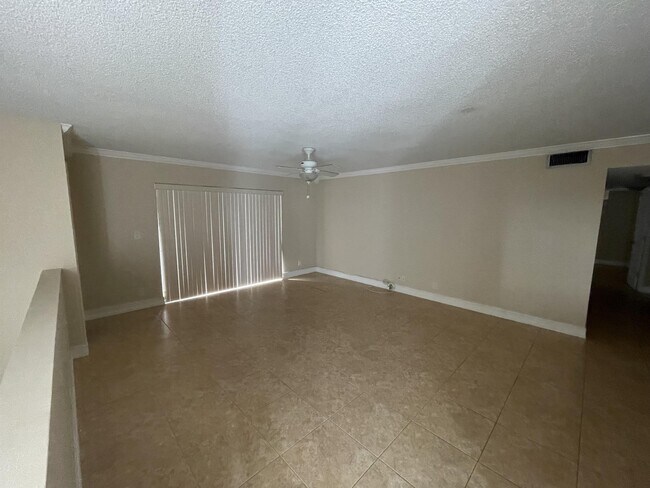 Building Photo - 409 Gardens Dr
