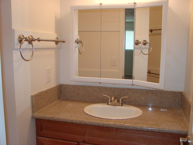 Foto del edificio - 636 S Cypress St