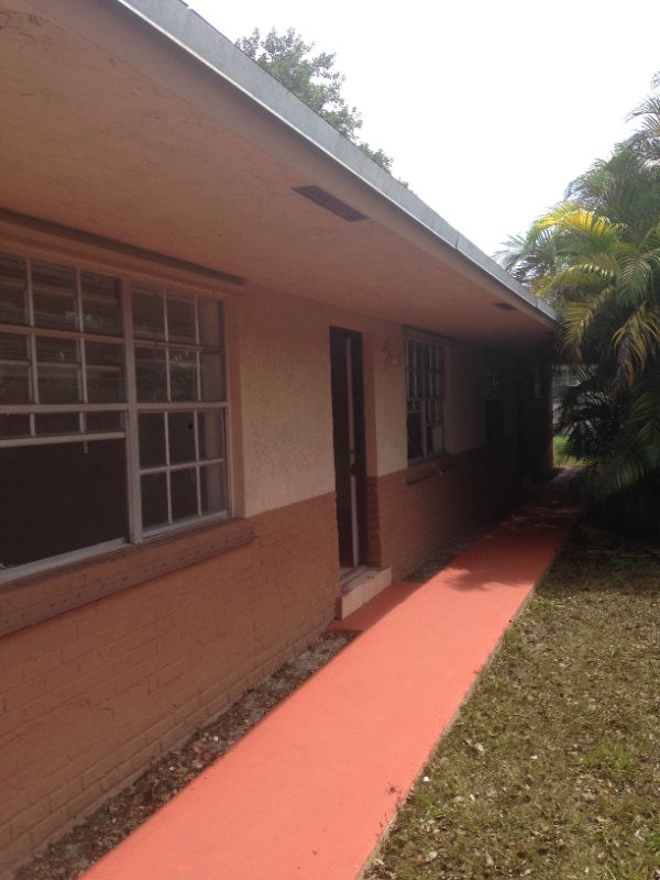 517 NW 3rd Terrace Unit 1, Dania Beach, FL 33004 Room for Rent in