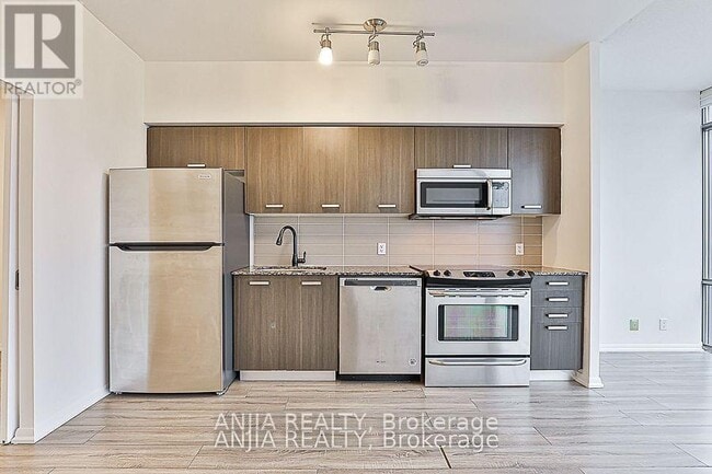 Photo du bâtiment - 832 Bay St.