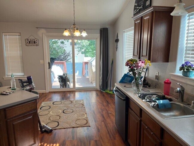 Building Photo - Spacious Heights Home!