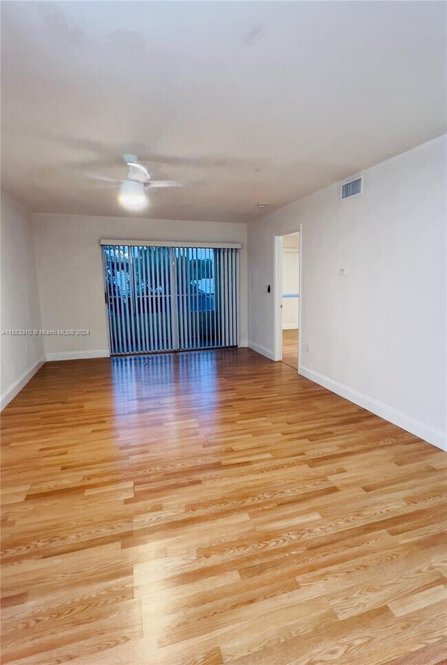 Building Photo - 2810 N Oakland Forest Dr