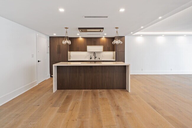 Planta abierta completamente renovada - 4020 Galt Ocean Dr