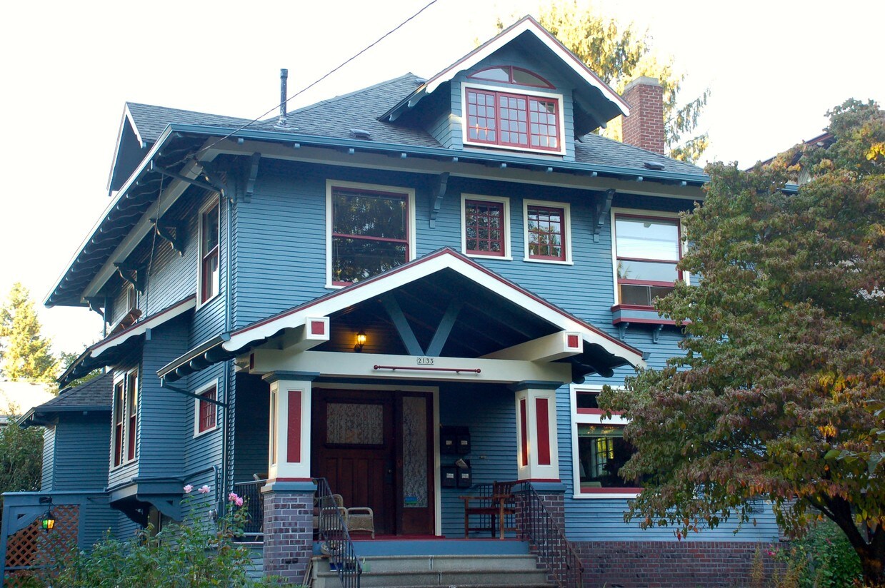 Primary Photo - 2133 NE Wasco St