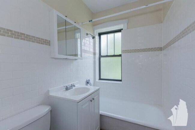 Building Photo - 1 bedroom in Chicago IL 60640