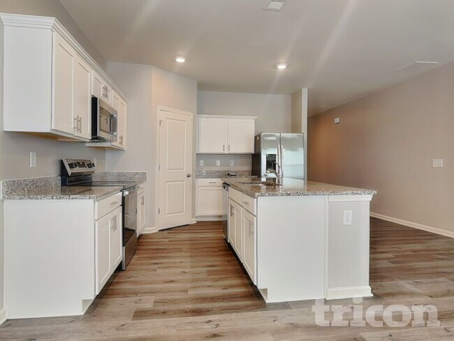 Building Photo - 300 San Vito Wy