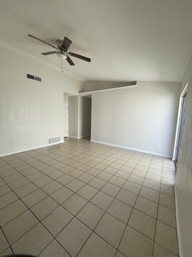 Building Photo - 12116 Rd House Dr