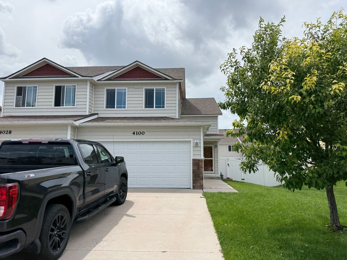 Primary Photo - 4 Bedroom, 3.5 Bathroom Townhome in Cheyen...