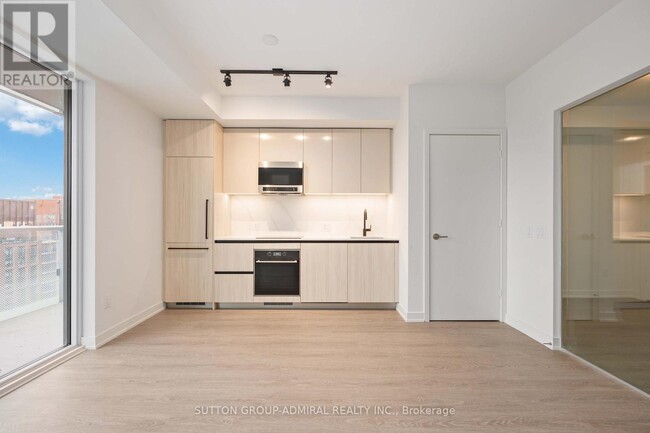 Photo du bâtiment - 425 Front St E