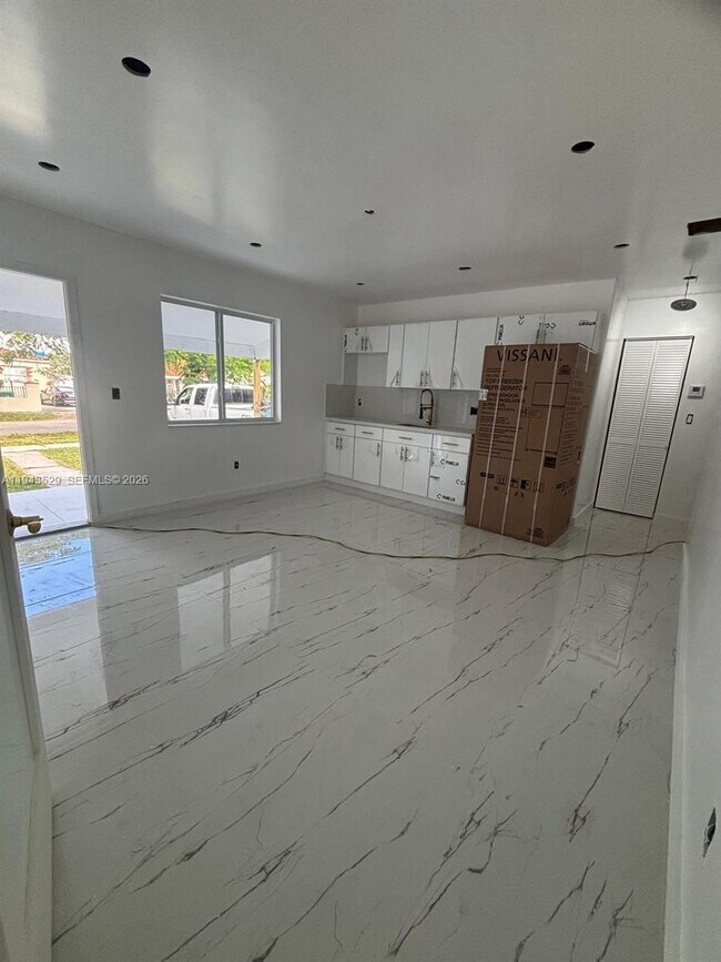 Foto del edificio - 4380 SW 1st St