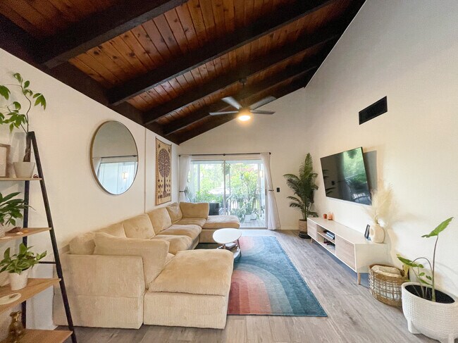 Building Photo - 10415 Carrollbrook Cir